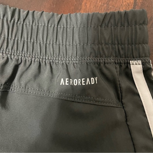 NWT Adidas Aeroready Shorts Women’s Medium Gray Athletic Training - Picture 9 of 9